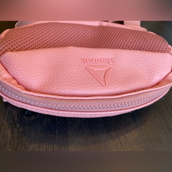 Pink Reebok Fanny Pack / Pouch Hazel Fannypack - Picture 9 of 10